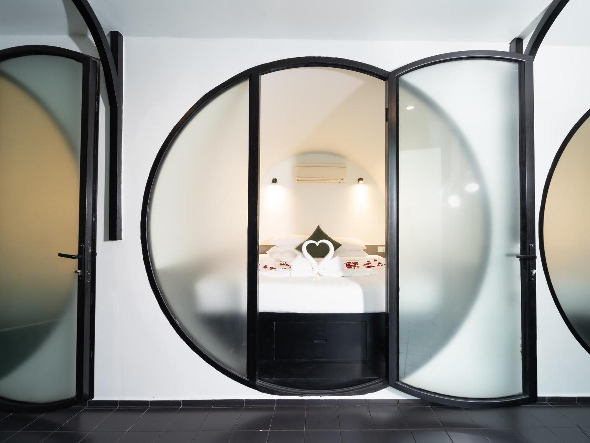 Tunnel Urban Retreat Hotel Siem Reap Exterior photo