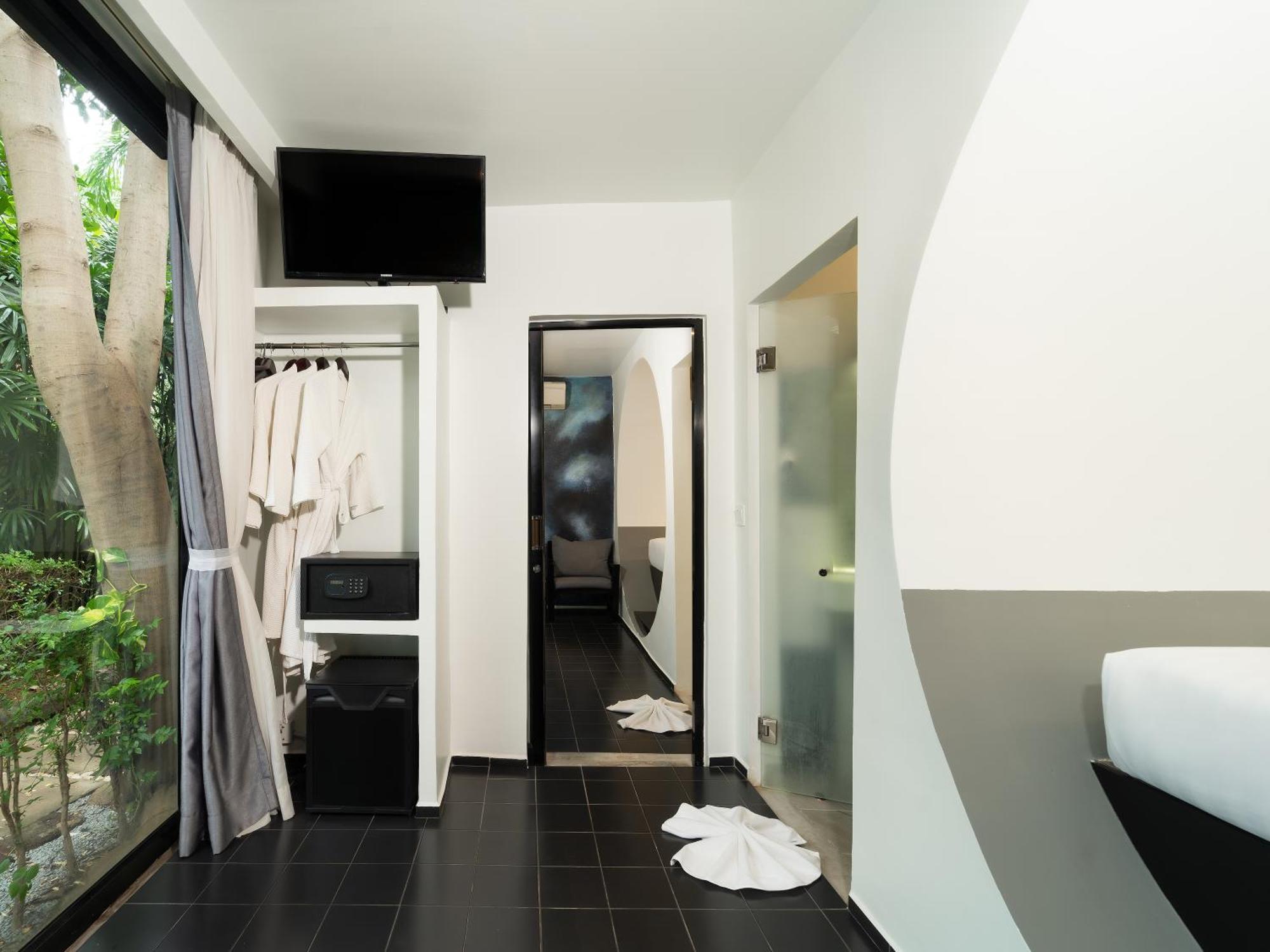 Tunnel Urban Retreat Hotel Siem Reap Exterior photo
