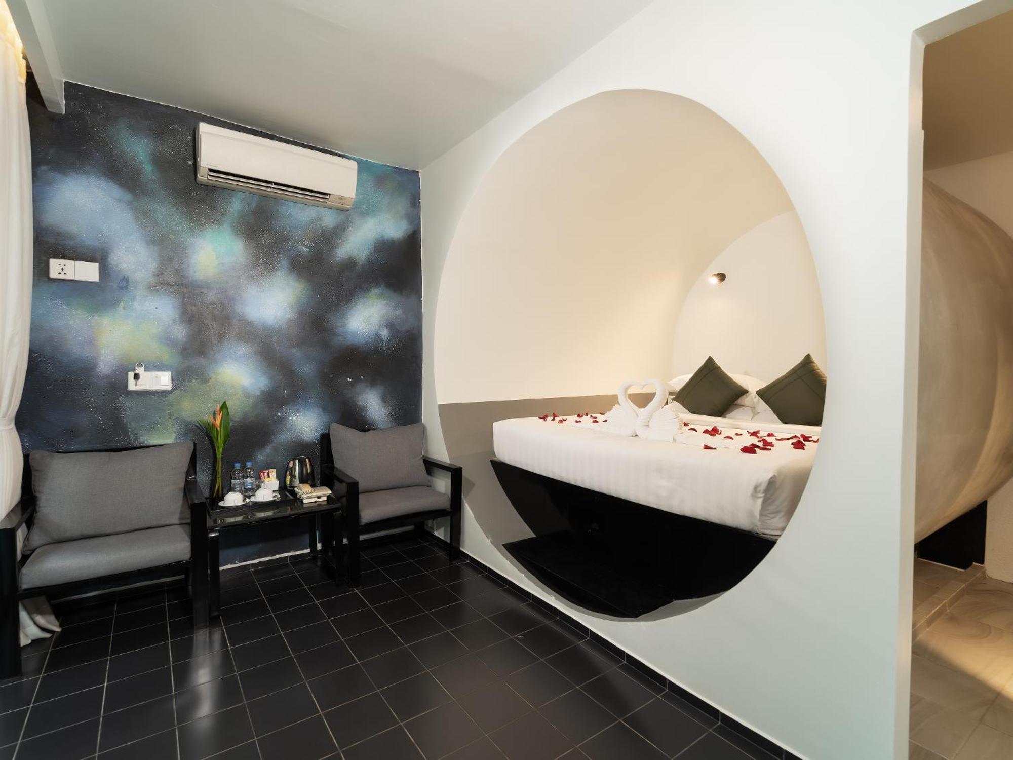 Tunnel Urban Retreat Hotel Siem Reap Exterior photo