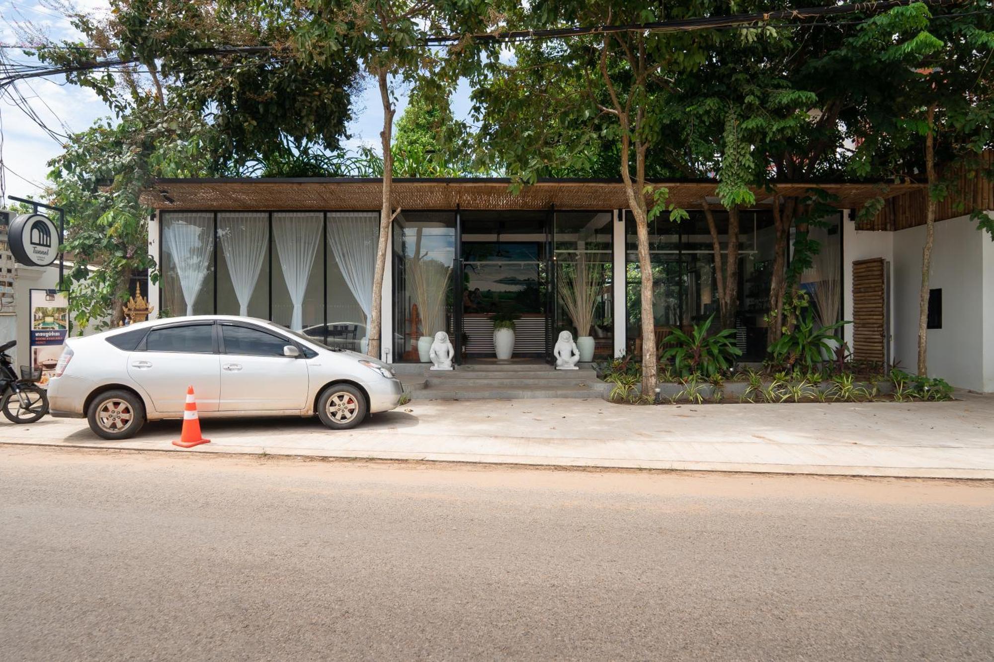 Tunnel Urban Retreat Hotel Siem Reap Exterior photo